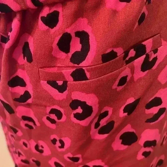 Halogen Womens Dress Shorts Red Pink Animal Print Leopard Pockets Pull On-Sz M - Picture 6 of 7